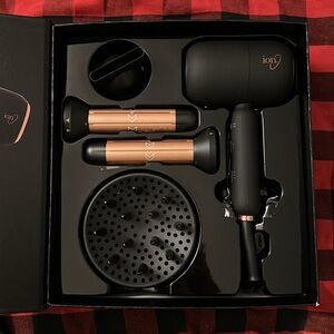 Brand new Ion luxe 4 in 1 airstyler hair dryer and styler